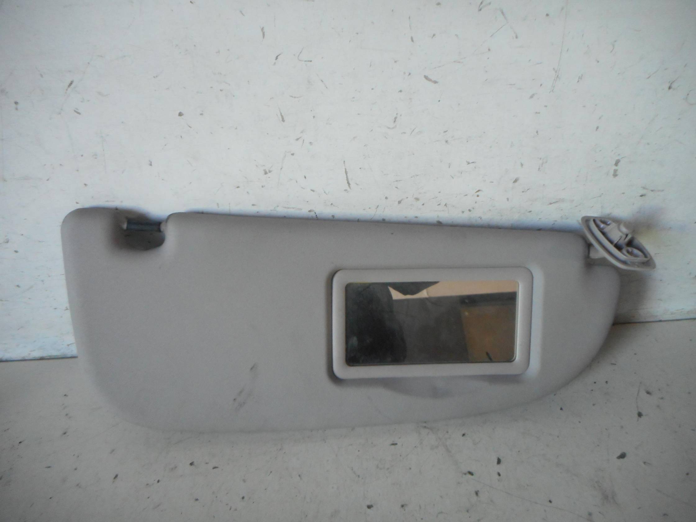 Aletta parasole parabrezza dx.